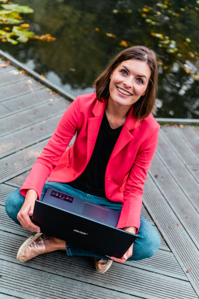 Natalie Bruninx met laptop - Focus planning en support